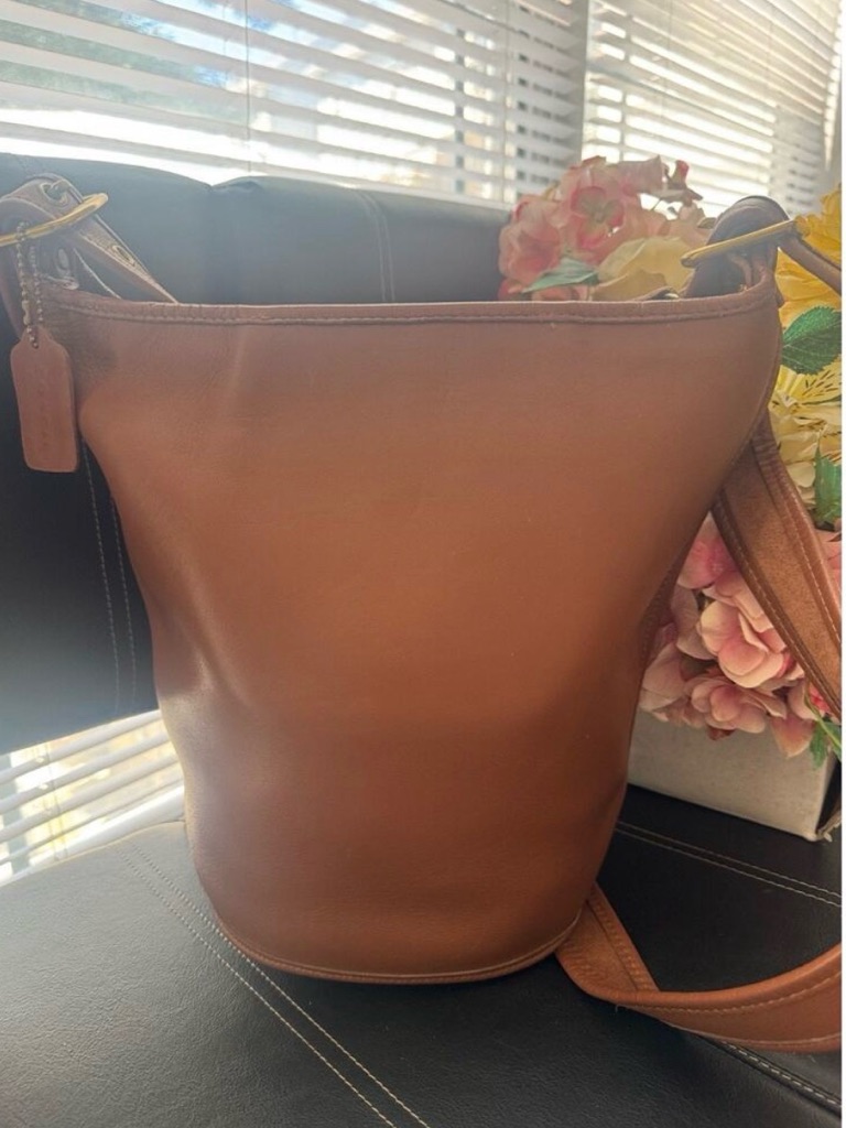 Vintage Coach Helen 9953 British Tan Leather Duffle Feed Sac